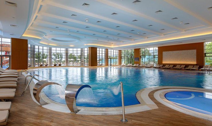 Отель "МЕТРОПОЛЬ Гранд Отель Геленджик" / "Metropol Grand Hotel Gelendzhik"